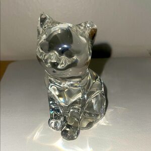 24% Lead Crystal Cat Figurine . Has a slight chip on the right ear.